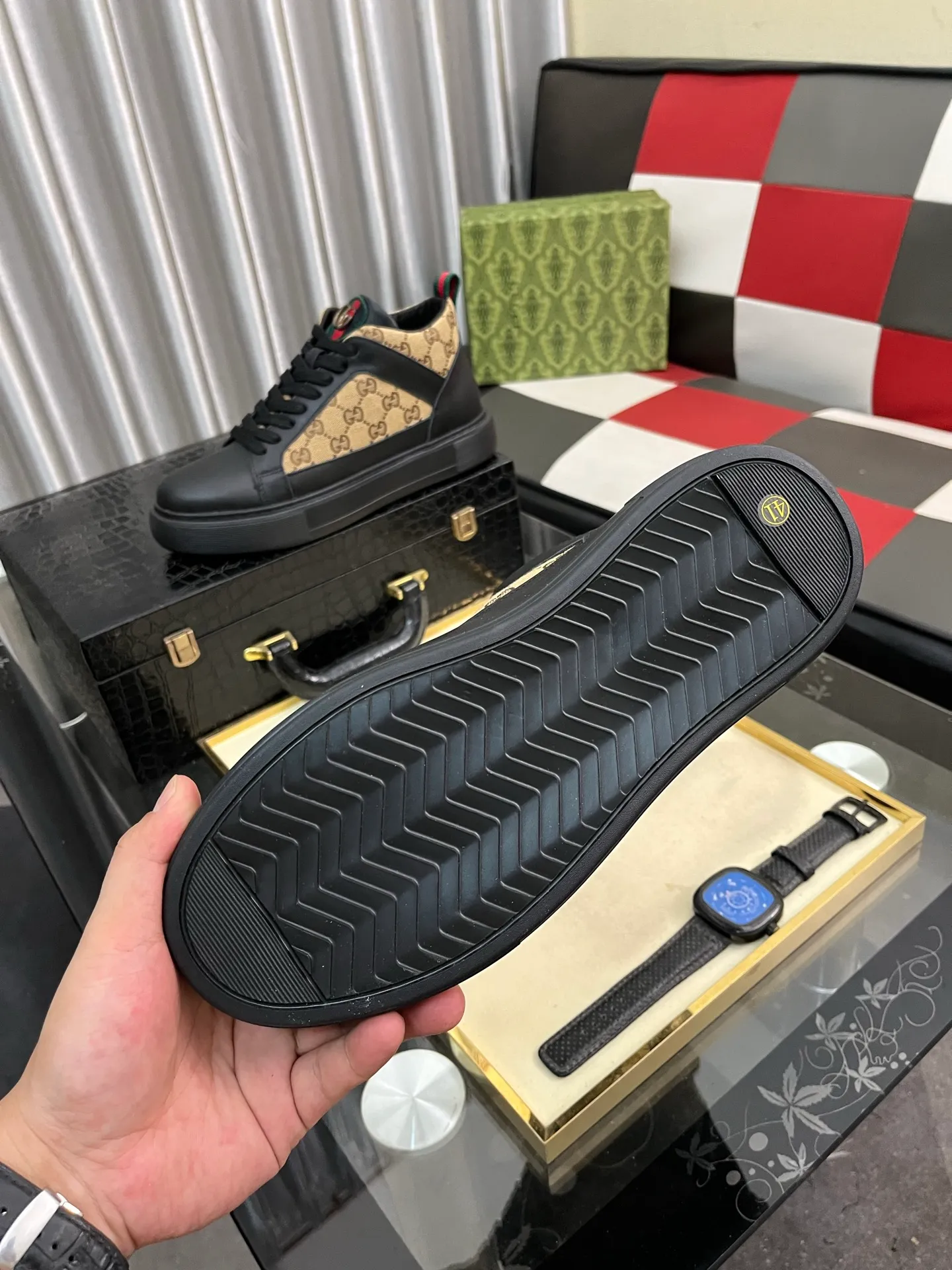 Men's shoes💰438⌚️⌚️[Gucci] Gucci's new men's genuine leather casual shoes, the highest version on the market, any comparison is welcome🆚! The original leather has excellent texture and is super high-end! Fetal sheep net lining imported from Italy, removable pad! Luxurious materials and fine workmanship, highly recommended! Code number: 38-444️⃣Colors available